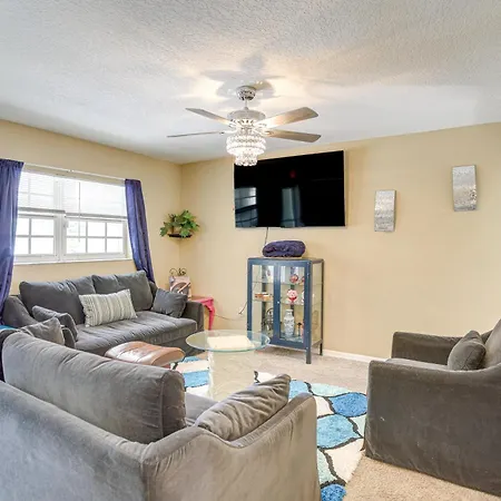 Colorful Clearwater Home About 5 Mi To The Beach!